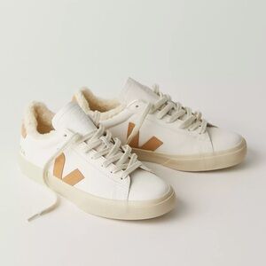 NIB Veja Campo Winter Sneaker. Women’s Size 40. Extra White Désert